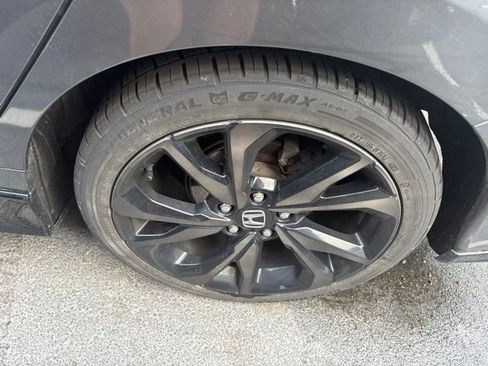 Used 2018 Honda Civic Sport image 11