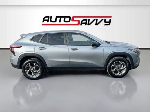 Used 2024 Chevrolet Trax RS FWD image 8