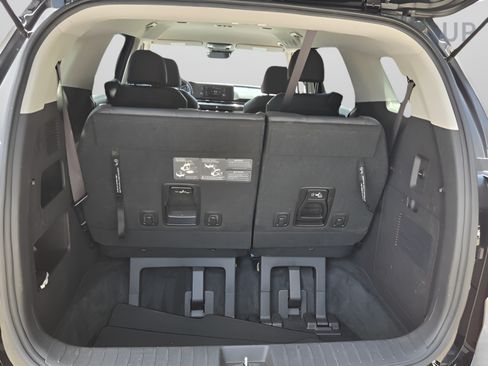 Used 2023 Kia Carnival LX FWD image 13