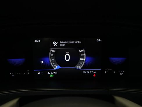 Used 2023 Volkswagen Taos SE w/ Panoramic Sunroof Package FWD image 2