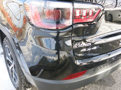 Used 2025 Jeep Compass Limited image 40