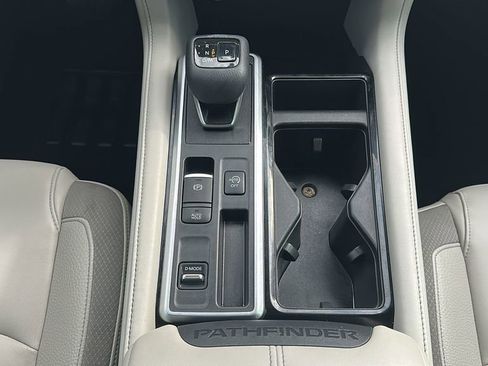 Used 2022 Nissan Pathfinder SL image 27