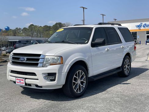 Used 2016 Ford Expedition XLT w/ Equipment Group 202A image 9