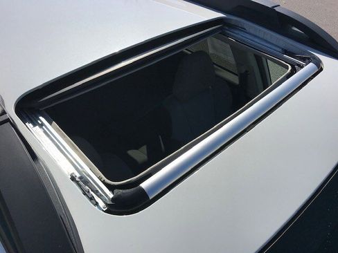 Used 2020 Subaru Outback Premium image 9