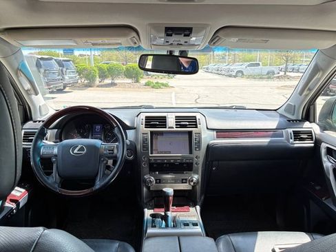 Used 2017 Lexus GX 460 Premium w/ Premium Package AWD/4WD image 19