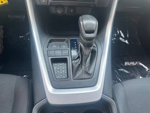 Used 2021 Toyota RAV4 LE FWD image 14