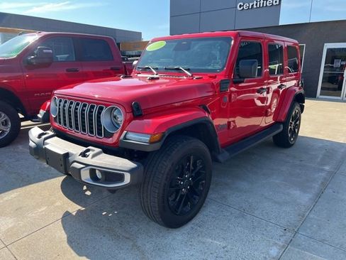 Certified 2025 Jeep Wrangler Unlimited Sahara AWD/4WD image 3