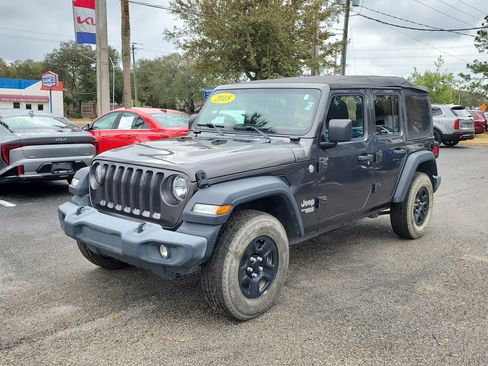 Used 2018 Jeep Wrangler Unlimited Sport image 3