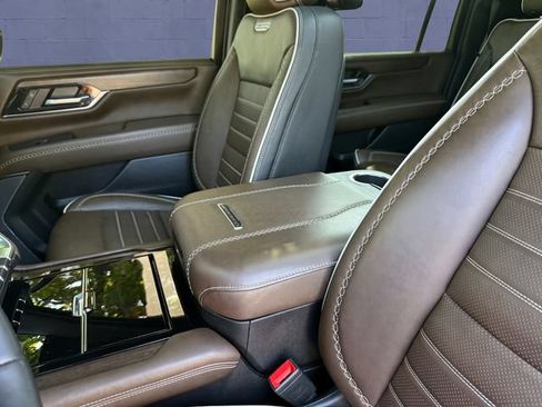 Used 2025 GMC Yukon XL Denali Ultimate AWD/4WD image 14