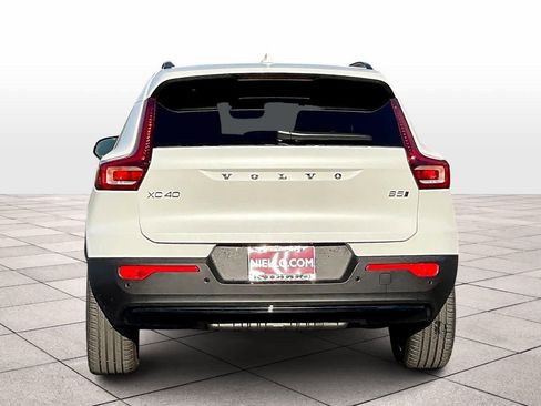 New 2026 Volvo XC40 B5 Core w/ Climate Package image 6