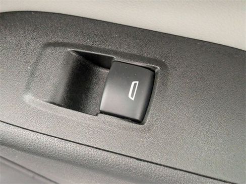 Used 2022 Chevrolet Equinox LT image 36