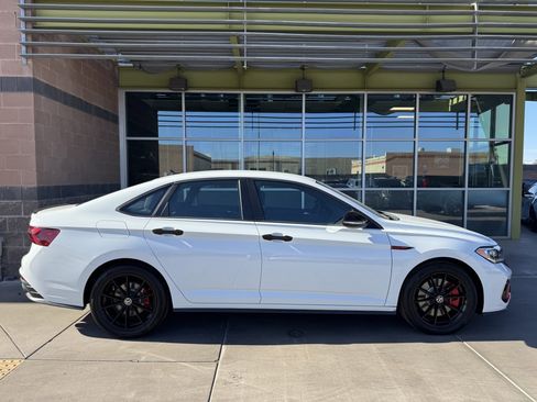 Used 2024 Volkswagen Jetta GLI 40th Anniversary Edition image 9