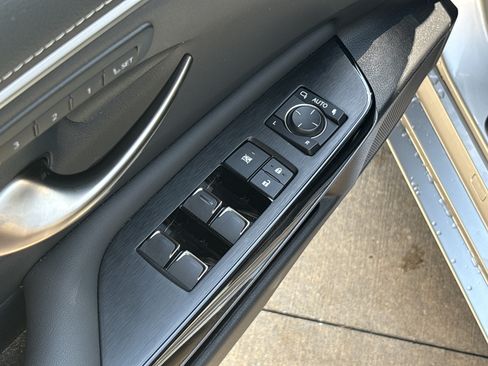 Used 2025 Lexus ES 350 w/ Premium Package FWD image 15