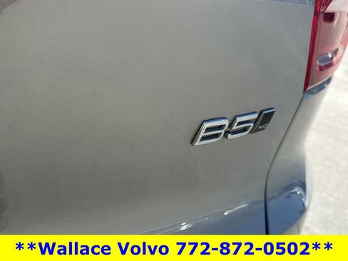 Used 2025 Volvo XC40 B5 Core image 10