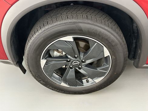 Used 2025 Nissan Rogue SV AWD/4WD image 11