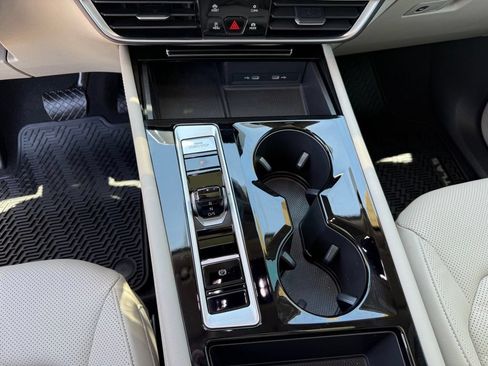Used 2024 Volkswagen Atlas SE w/ Panoramic Sunroof Package FWD image 20