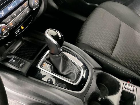 Used 2019 Nissan Rogue SV w/ Premium Package FWD image 17