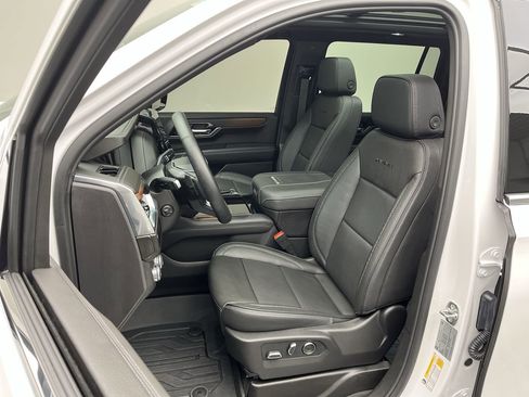 Certified 2025 GMC Yukon XL Denali w/ Sun & Power Step Package image 11