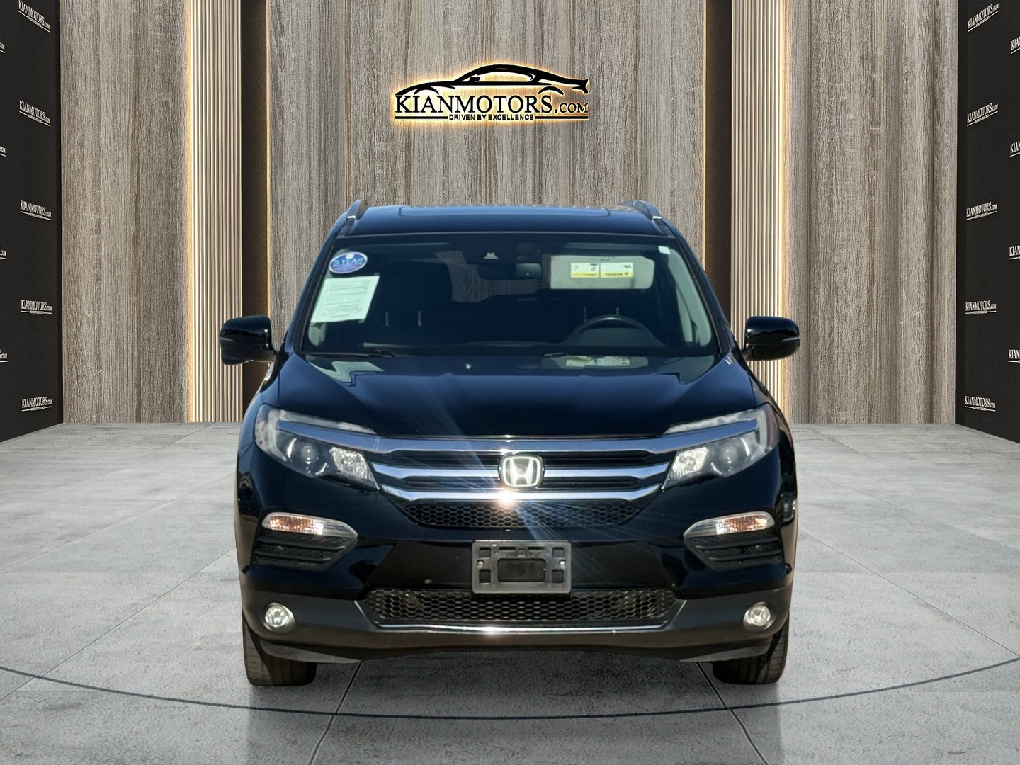 Used 2018 Honda Pilot Touring image 2