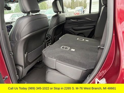 Used 2025 Jeep Grand Cherokee Altitude image 30