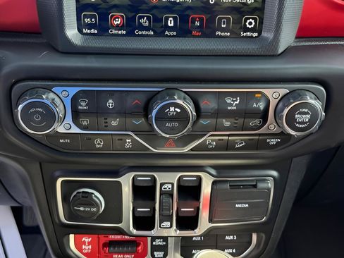 Used 2021 Jeep Wrangler Unlimited Rubicon AWD/4WD image 24