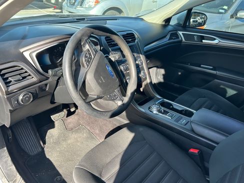 Used 2017 Ford Fusion SE image 10