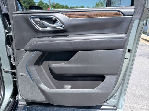 Used 2023 Chevrolet Suburban Premier image 33
