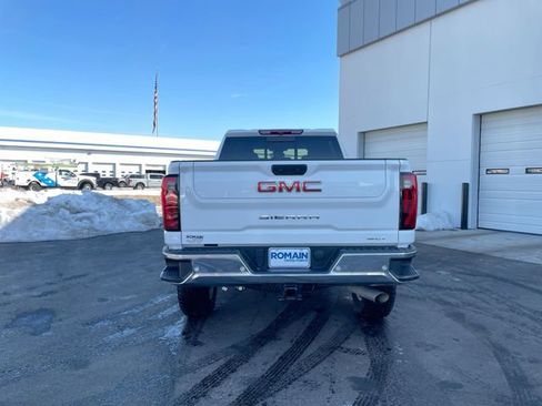 Used 2024 GMC Sierra 2500 SLT w/ SLT Premium Package image 4