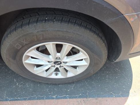 Used 2019 Kia Sorento FWD image 5