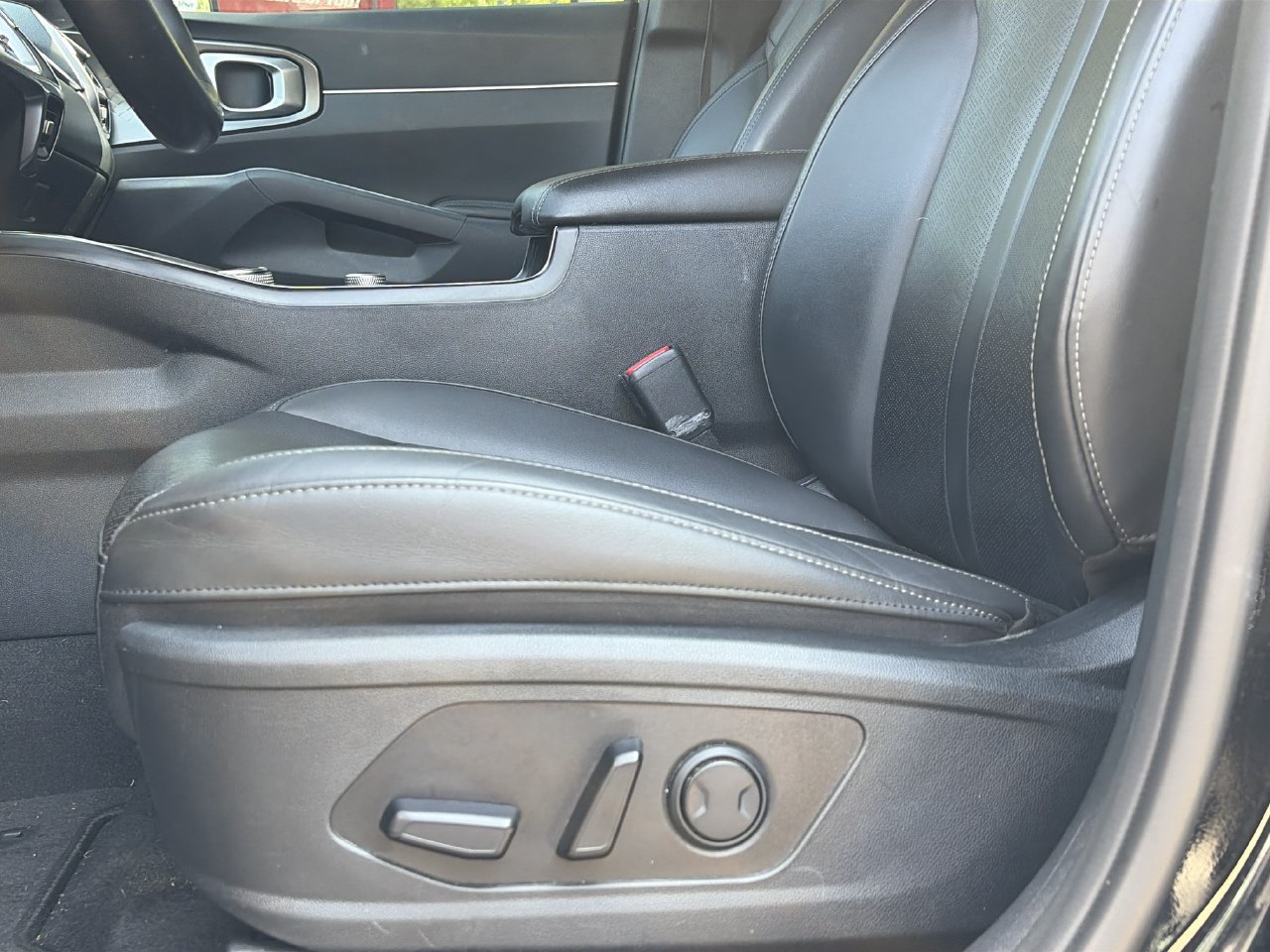 Used 2023 Kia Sorento EX AWD/4WD image 18