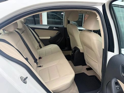Used 2013 Volkswagen Jetta SE FWD image 11