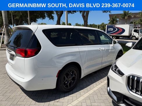 Used 2019 Chrysler Pacifica Touring Plus w/ Advanced Safetytec Group FWD image 7
