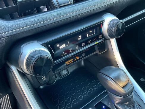 Used 2021 Toyota RAV4 LE image 31