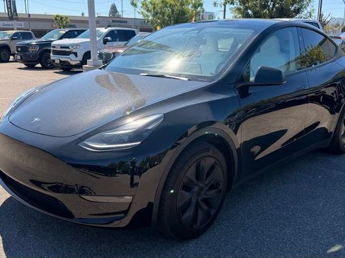 Used 2025 Tesla Model Y Long Range AWD/4WD image 4
