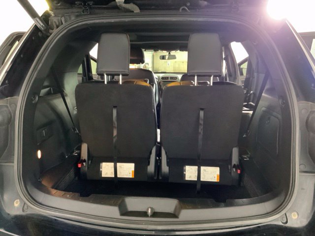 Used 2017 Ford Explorer XLT w/ Equipment Group 202A AWD/4WD image 39
