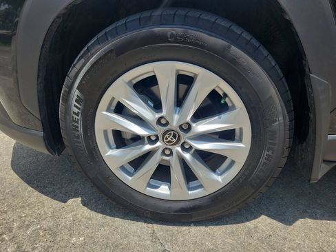 Certified 2025 Toyota Corolla Cross LE FWD image 29