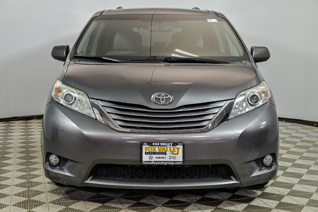 Used 2015 Toyota Sienna XLE FWD image 4