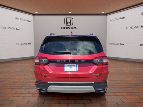 Used 2023 Honda Pilot Touring image 11
