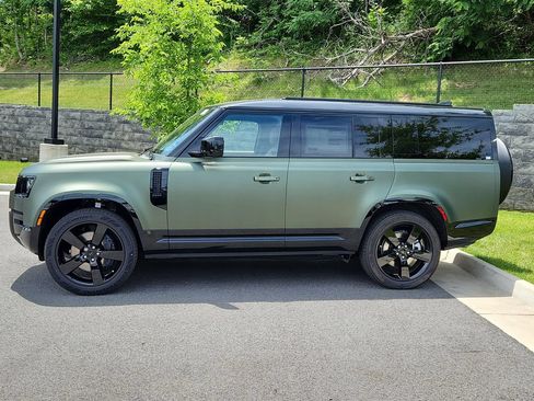 New 2026 Land Rover Defender 130 X-Dynamic SE AWD/4WD image 6