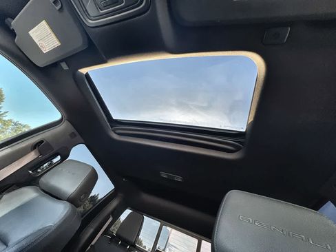 Used 2021 GMC Sierra 2500 Denali w/ Denali Ultimate Package image 19