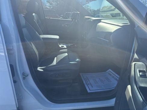Used 2018 Chevrolet Traverse LT image 33