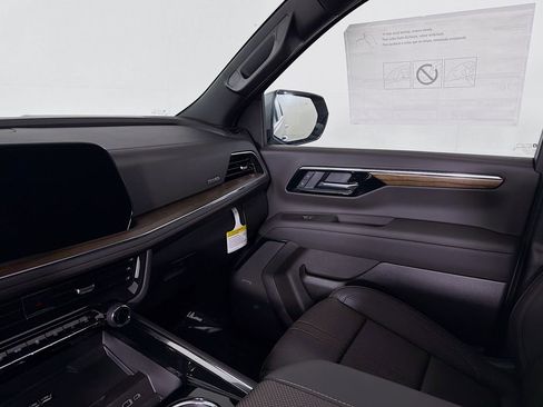 New 2026 Chevrolet Suburban High Country image 26