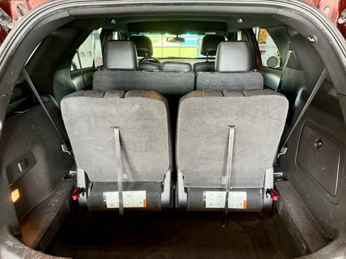 Used 2015 Ford Explorer XLT w/ Equipment Group 202B AWD/4WD image 14