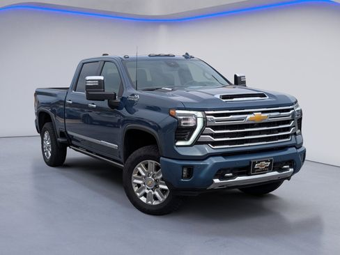 Used 2025 Chevrolet Silverado 2500 High Country w/ High Country Premium Package image 2