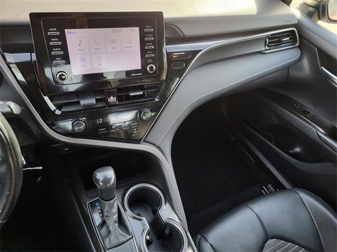Used 2021 Toyota Camry SE image 19