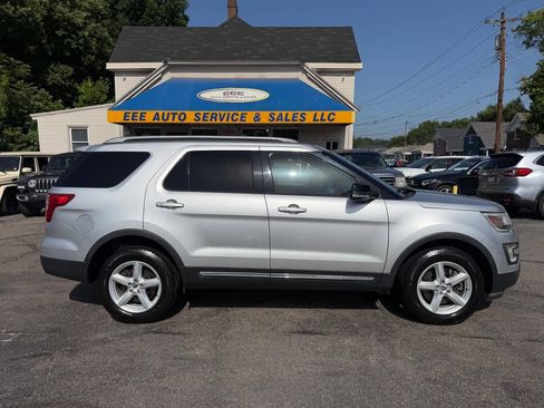 Used 2016 Ford Explorer XLT w/ Equipment Group 202A AWD/4WD image 1