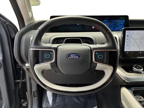 Used 2025 Ford Expedition Max Platinum w/ Driver's Package AWD/4WD image 14
