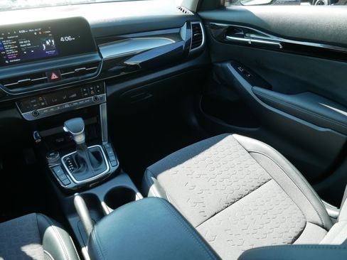 Certified 2024 Kia Seltos S AWD/4WD image 11