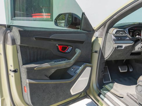 Used 2024 Lamborghini Urus Performante AWD/4WD image 74