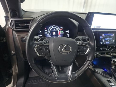 Used 2022 Lexus LX 600 4WD w/ Luxury Package image 6